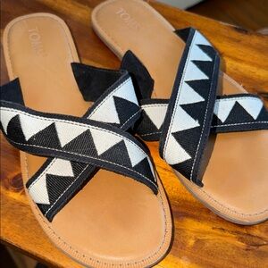 TOMS Women's Geometric Black and White Sandals